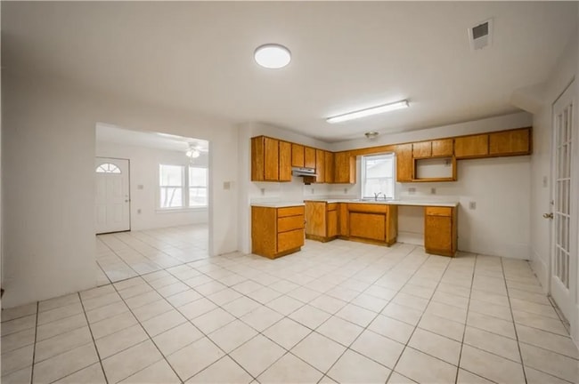 Photo - 129 W Main St