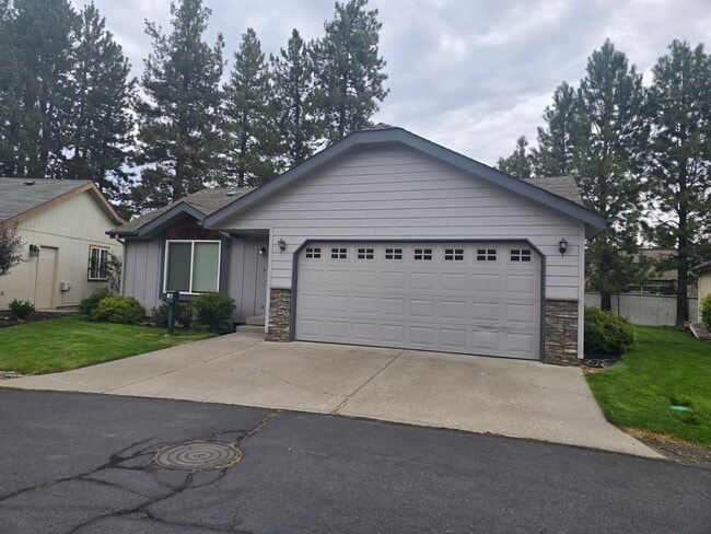 Building Photo - Live in Sisters Oregon Rental