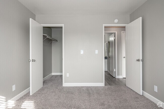 2BR, 1BA - 850SF - Primary Closet