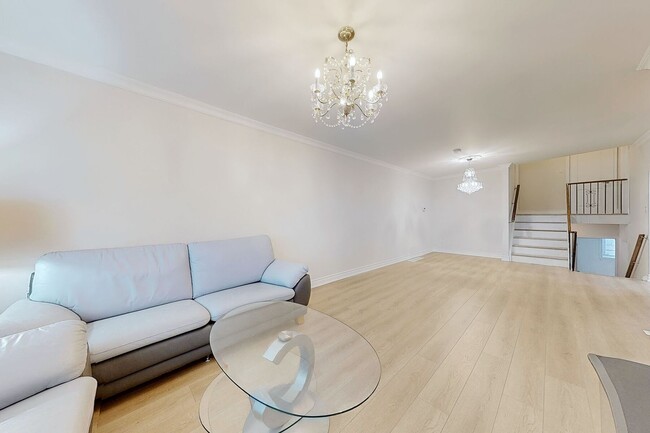 Photo - 20 Niantic Crescent