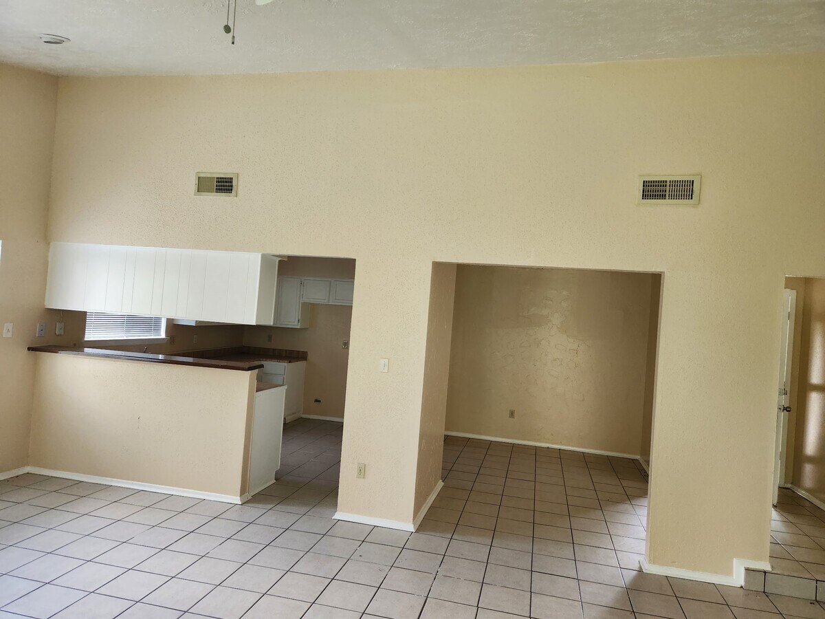 Photo - 10534 Westedge Dr