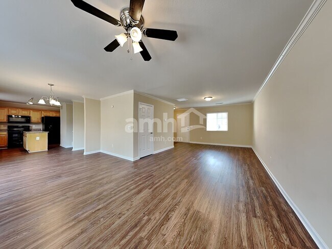 Photo - 502 Walnut Crossing Dr