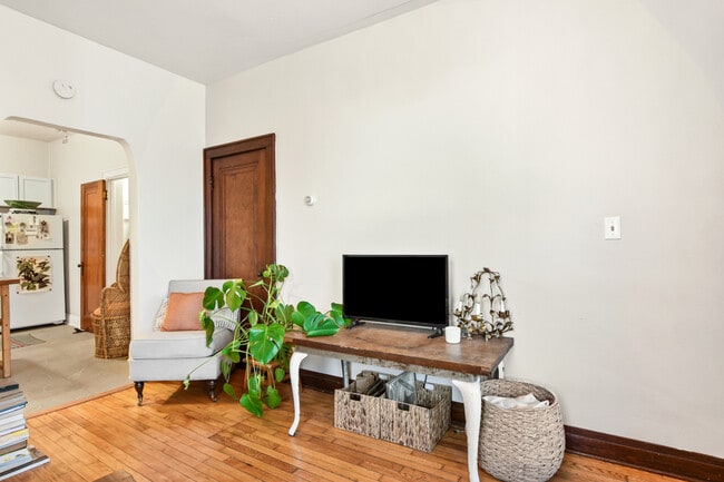 Photo - 1135 Williamson St Unit 1