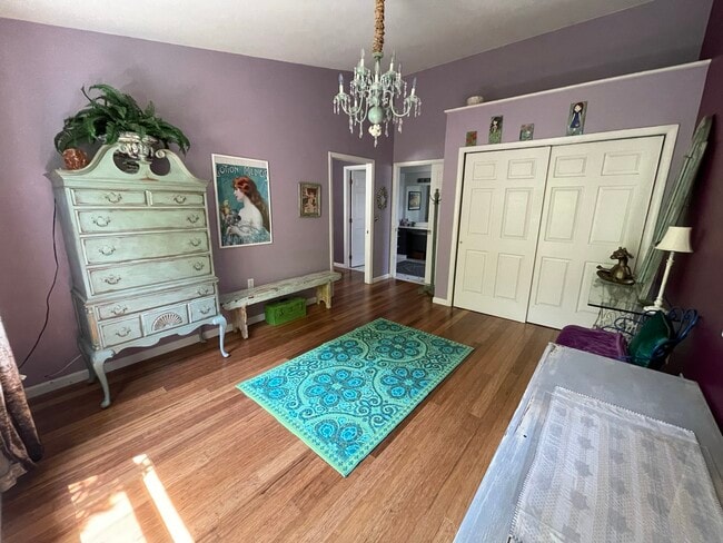 Dormitorio - 10025 Century Dr