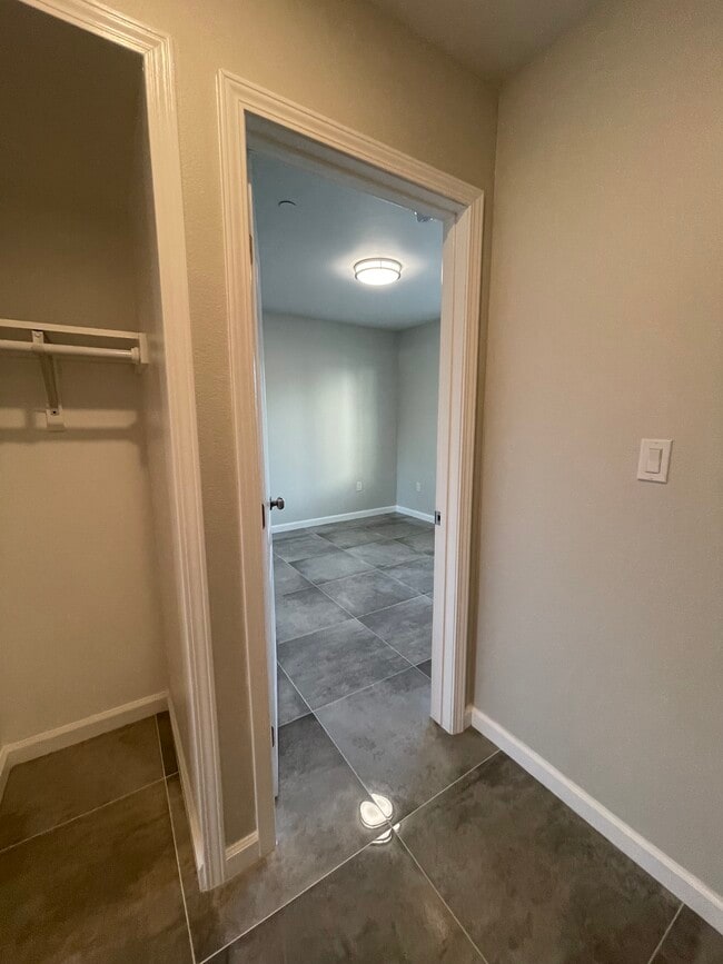 900 W Graham Ave Unit 3