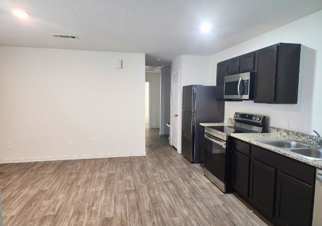 Photo - 9205 Kentshire Dr Unidad A