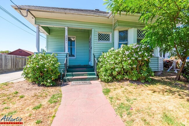 Building Photo - Lovely Home | Desirable Location