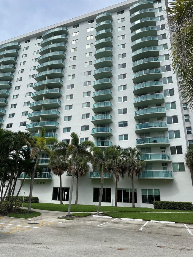 Building Photo - 19380 Collins Ave Unit 1610