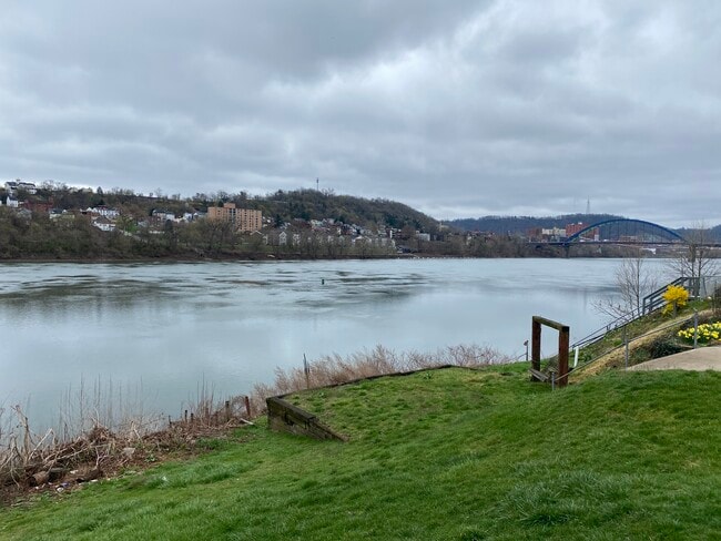 River View - 608 N Front St