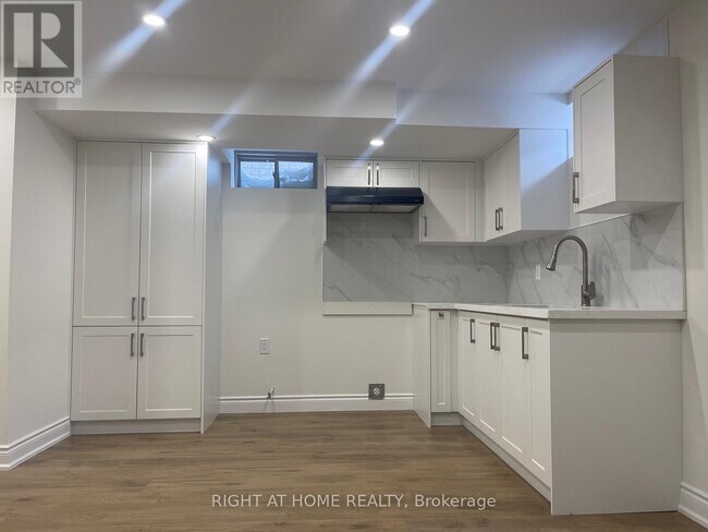 49 Masters St