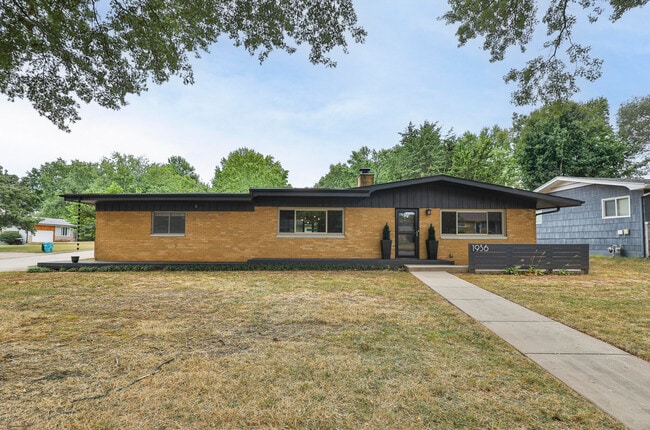 Building Photo - 1936 E Greenwood St