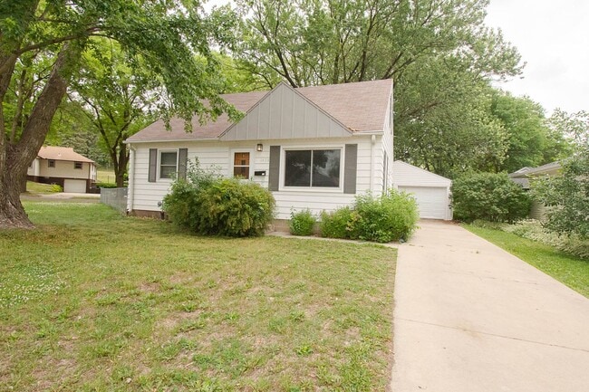 Building Photo - 3BR Home on Large Corner Lot – NW Rochester