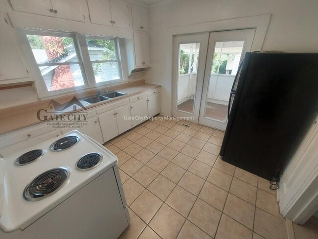 Photo - 1600 N Hamilton St