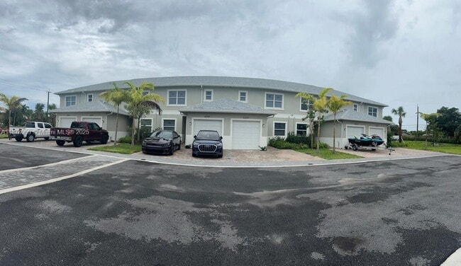 Building Photo - 4221 Gulfstream Rd Rental