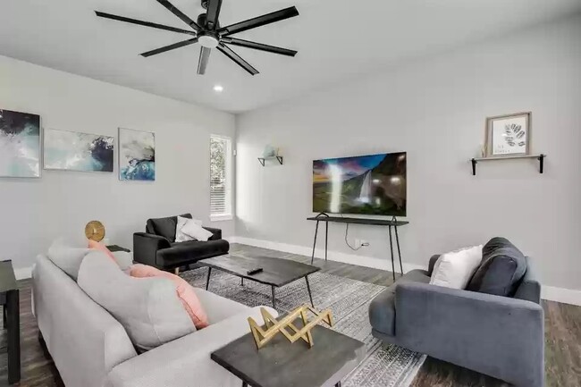 Photo - 4911 Alton Ave Unidad 103