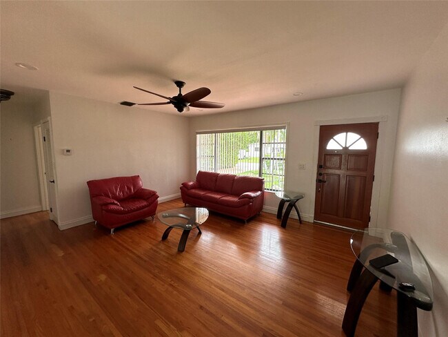 Photo - 445 NE 109th St Unit 1