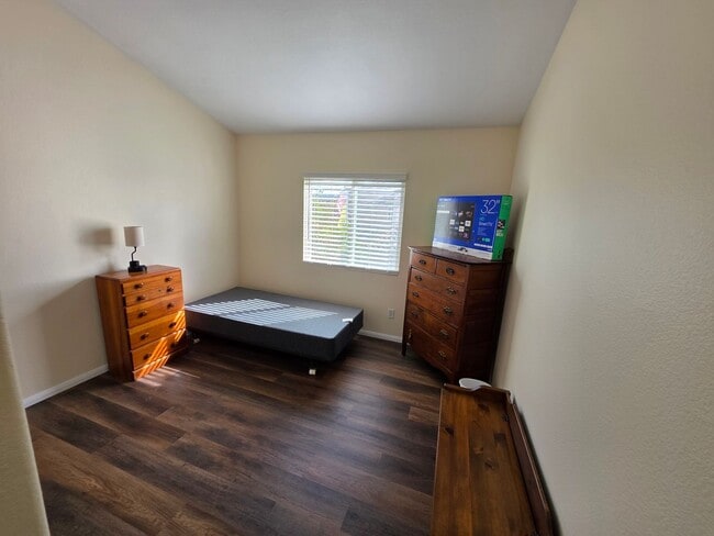 Photo - 2432 Papyrus Ct Unidad Room 3