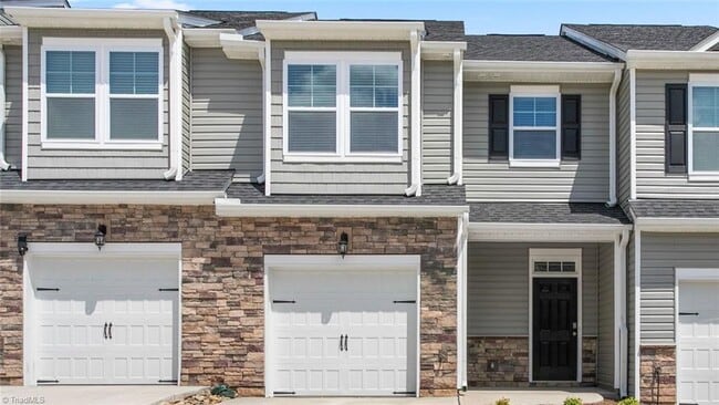 Building Photo - 1675 Hallview Ct