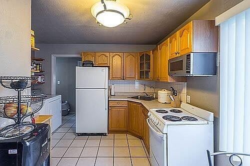 Photo - 1419 American Ave S
