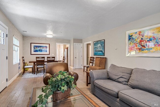 Photo - 1554 Laurel St