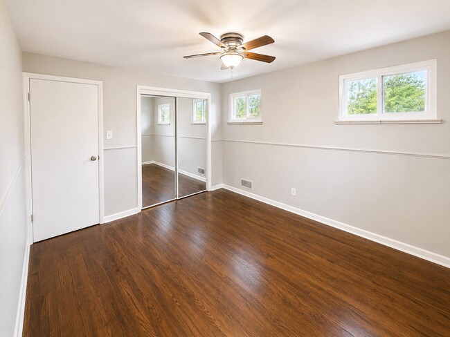 Photo - 1447 Iowa Ave