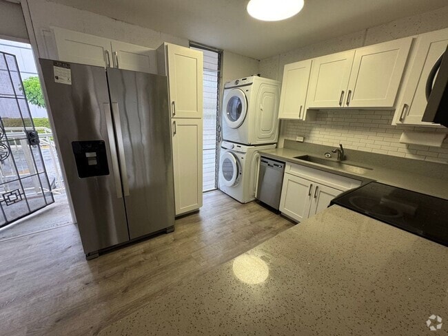 Building Photo - Rental Unit Available Now 2 Bedroom |  1 B...
