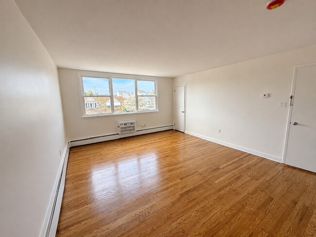 Photo - 9317 Walker St Unidad Floor 2