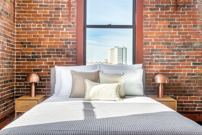 Loft bedroom - Piano Craft Guild