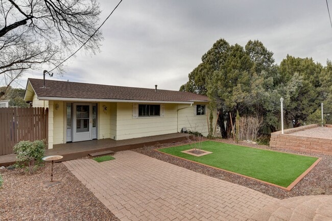 Building Photo - Beautiful Home for Rent in Prescott!