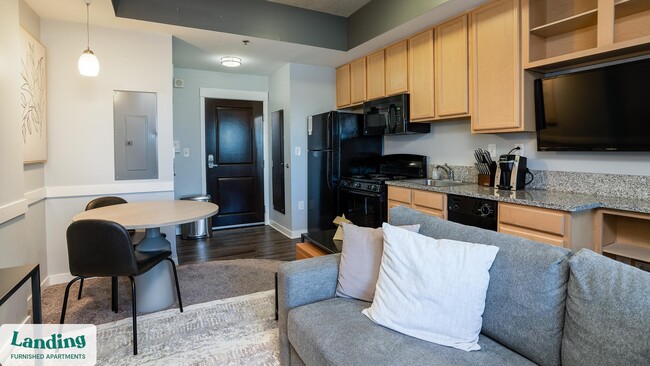 Photo - 335 W 9th St Unidad 906.1403838