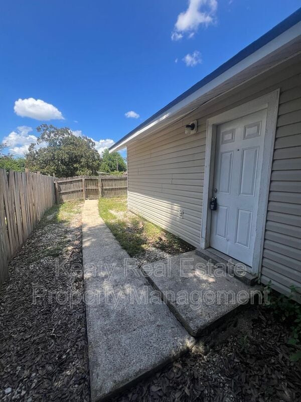 Photo - 405 Fox Run Ave