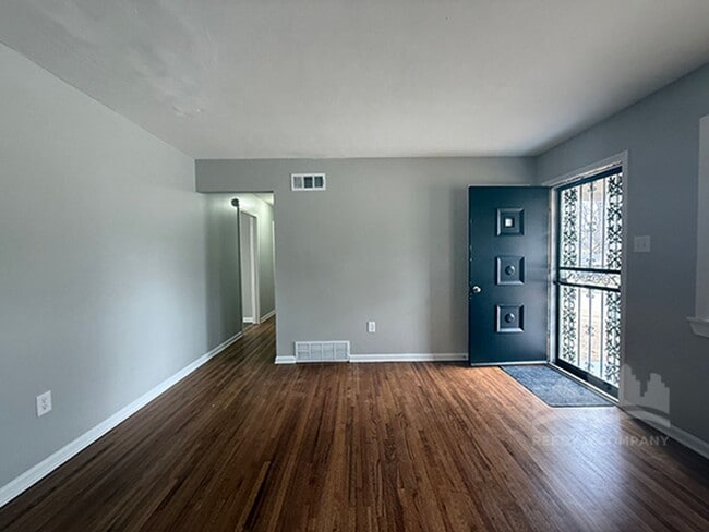 Photo - 2759 Southmeade Ave