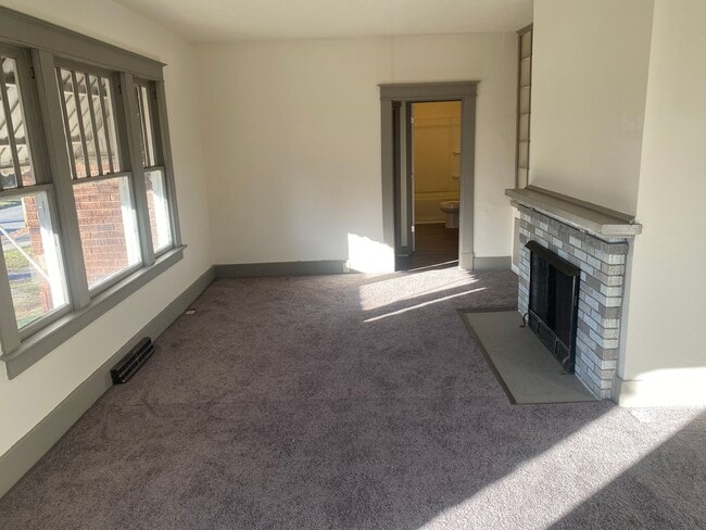 Photo - 606 W Cherry St