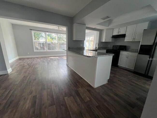 Photo - 2072 Los Lomas Dr