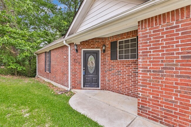 Photo - 108 Harbour Town Cir