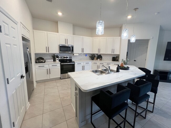 Photo - 7223 Hawkes Bnd St