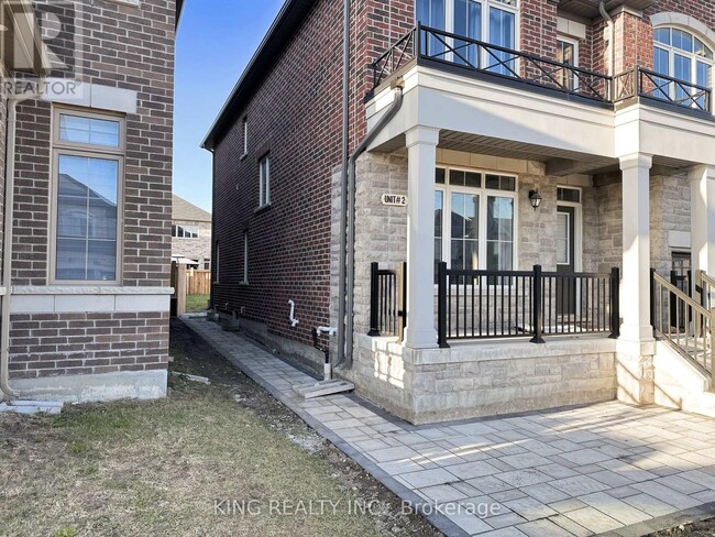Photo - 1012 Barton Way