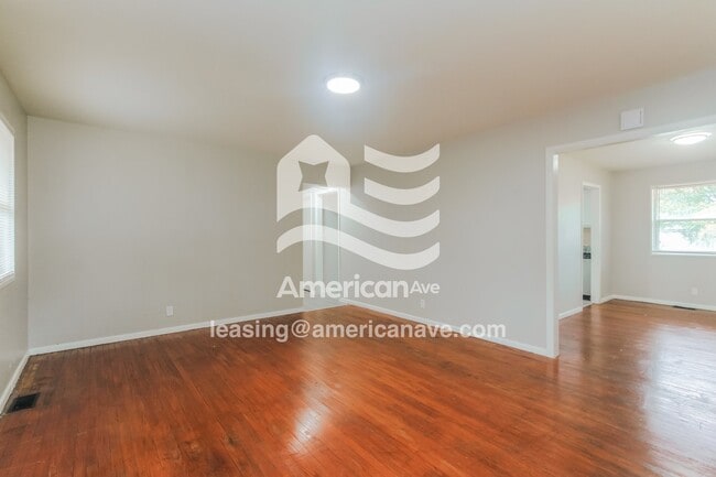 Photo - 3950 N Irvington Ave