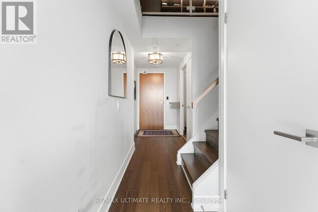 Photo - 111 St Clair Ave W Unit 811