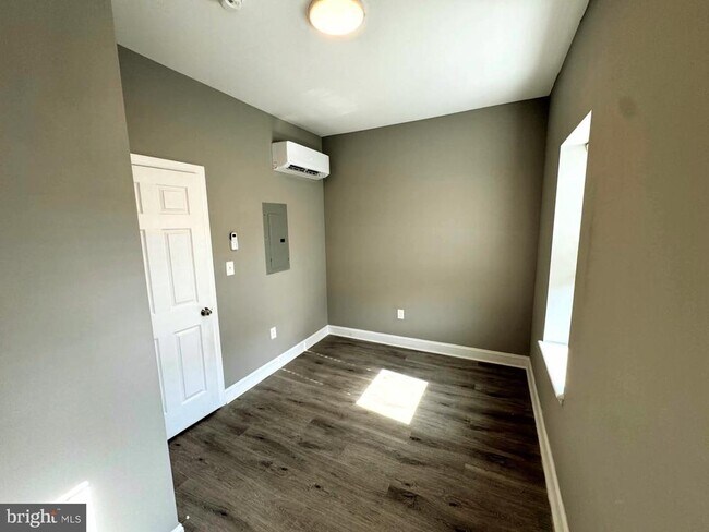 Photo - 2417 W Jefferson St