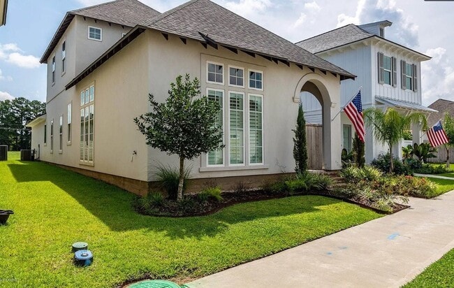 Photo - 304 Catalina Ln