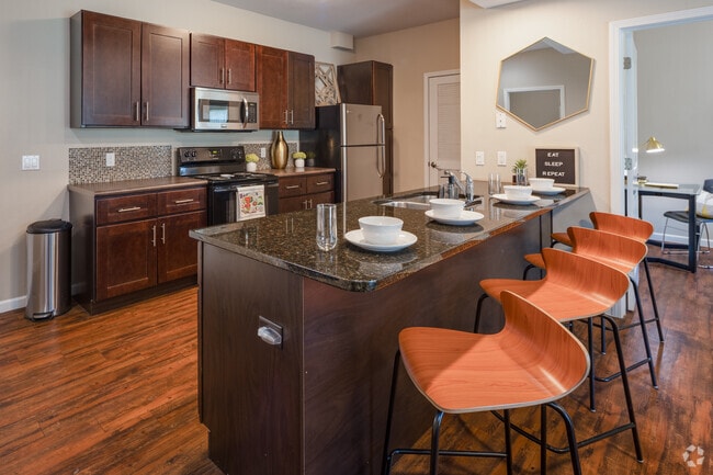 2 habitaciones, 1 baño - 755 pies cuadrados - Cocina - Maywood Apartments