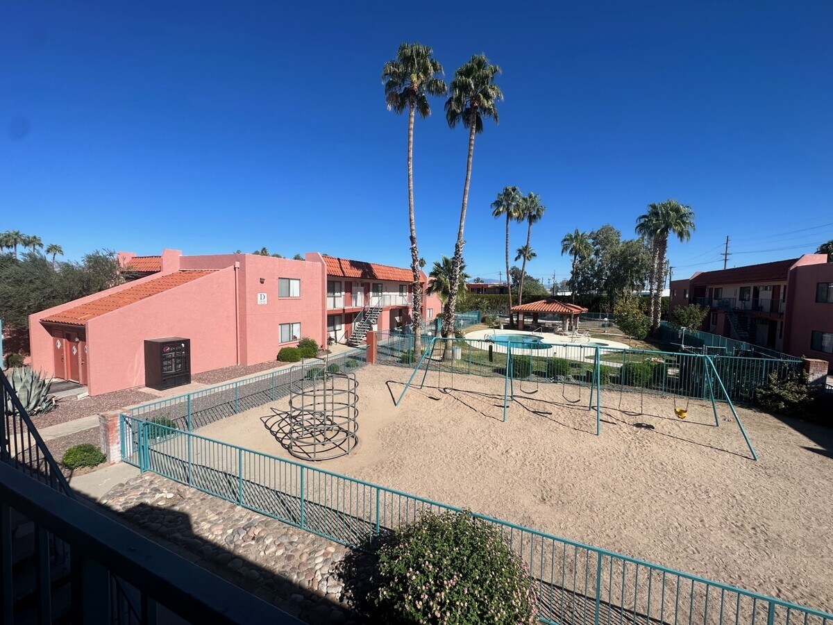 Photo - Valencia Gardens Apartments