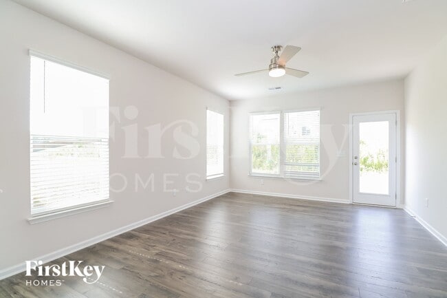 Photo - 627 Goldburn Wy