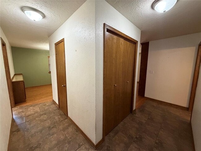 Photo - 2517 Chateau Dr