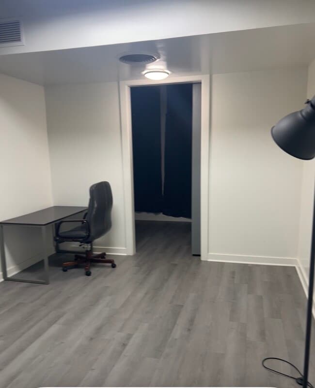 Building Photo - 547 Gayley Ave