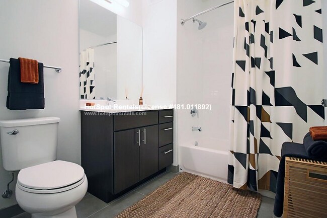 Photo - 151 W Superior St