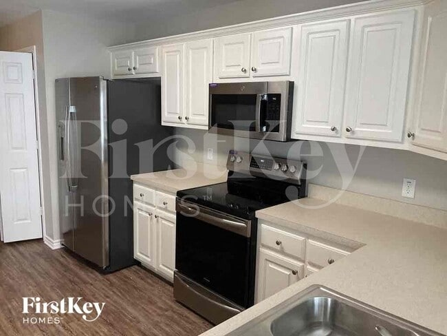 Photo - 2026 Greenview Dr