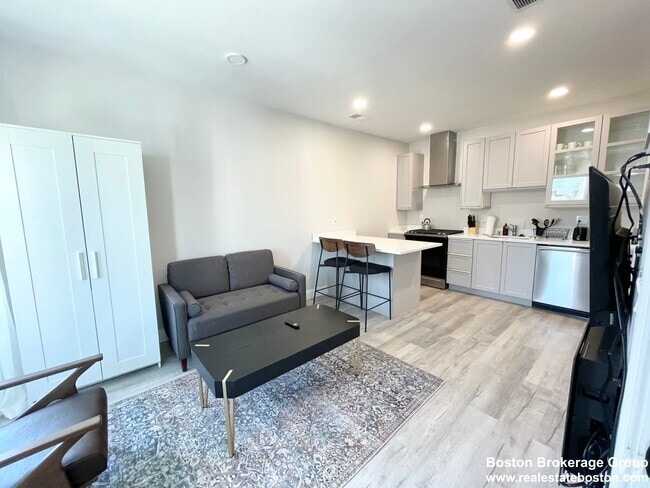 Building Photo - 21 Newport St Unit 2 Rental
