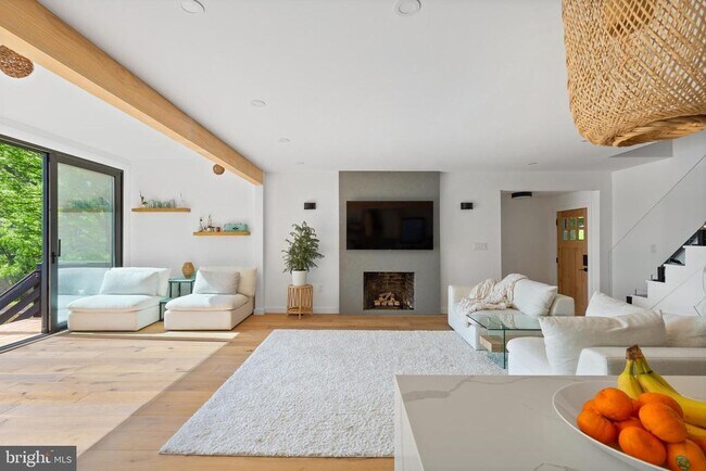 Photo - 101 Lakeshore Dr